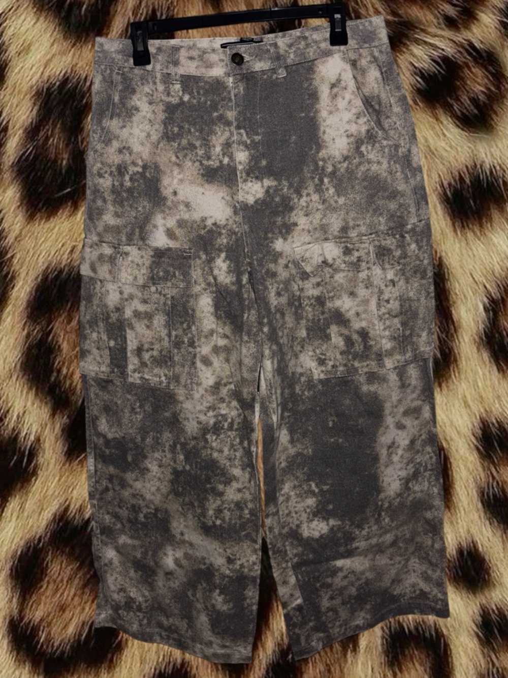 (SIZE 32) Y2K Forever 21 Men's Tan/Gray Tie-Dye Cargo Pants